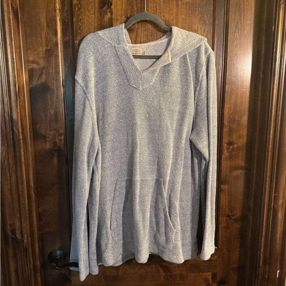 Faherty V-Neck Sweater in Light Gray